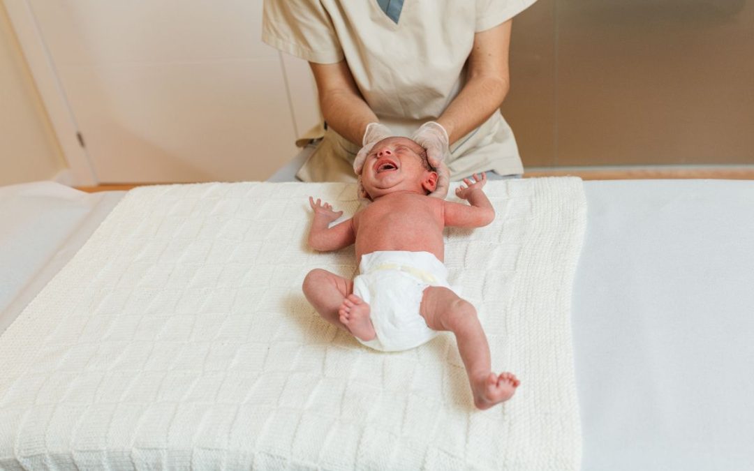 Plagiocefalia neonato, cos’è e come trattarla con l’osteopatia.